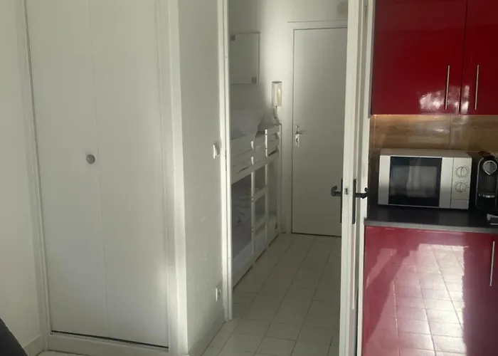 Front De Apartment *